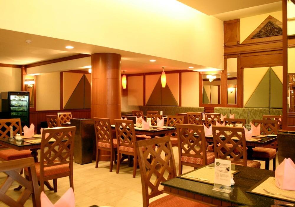 Rattana Beach Hotel Karon Ngoại thất bức ảnh