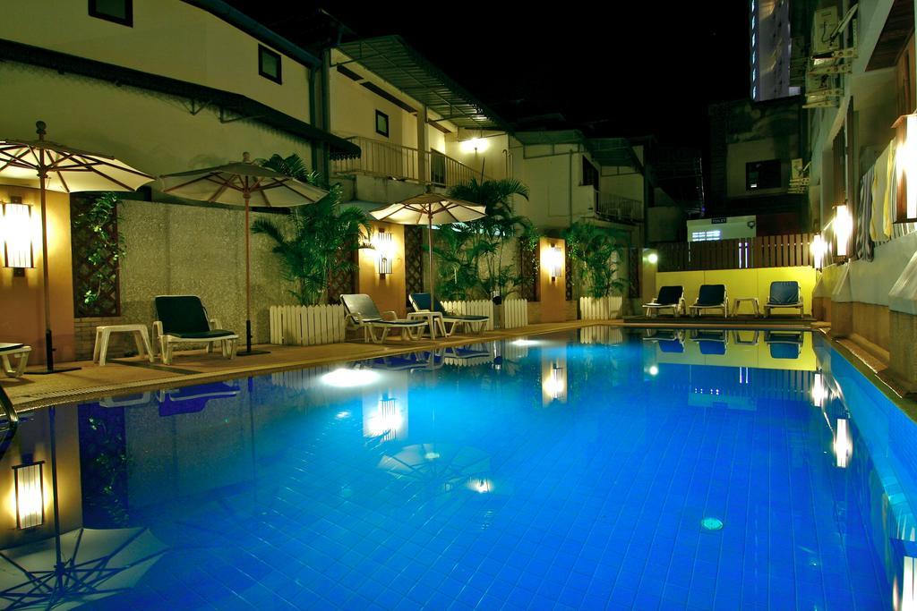 Rattana Beach Hotel Karon Ngoại thất bức ảnh