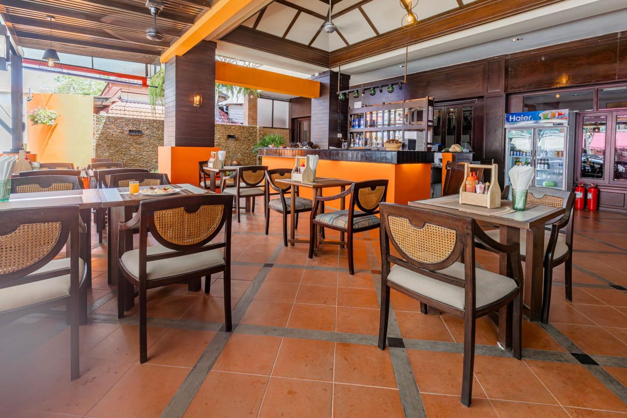 Rattana Beach Hotel Karon Ngoại thất bức ảnh