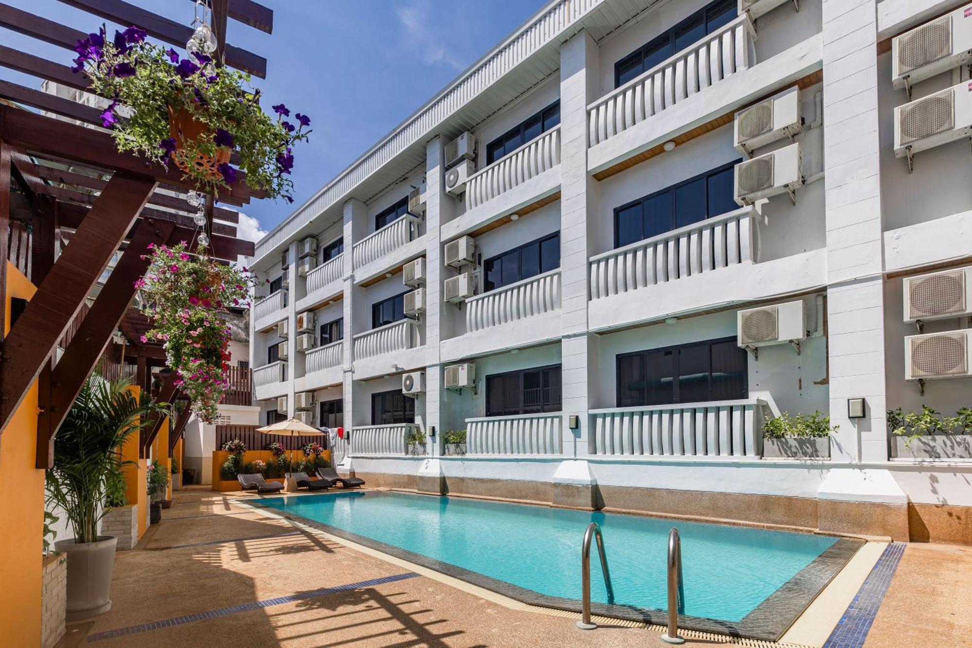 Rattana Beach Hotel Karon Ngoại thất bức ảnh