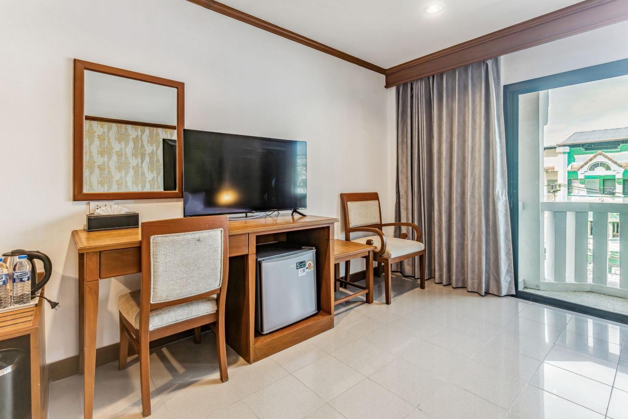 Rattana Beach Hotel Karon Phòng bức ảnh