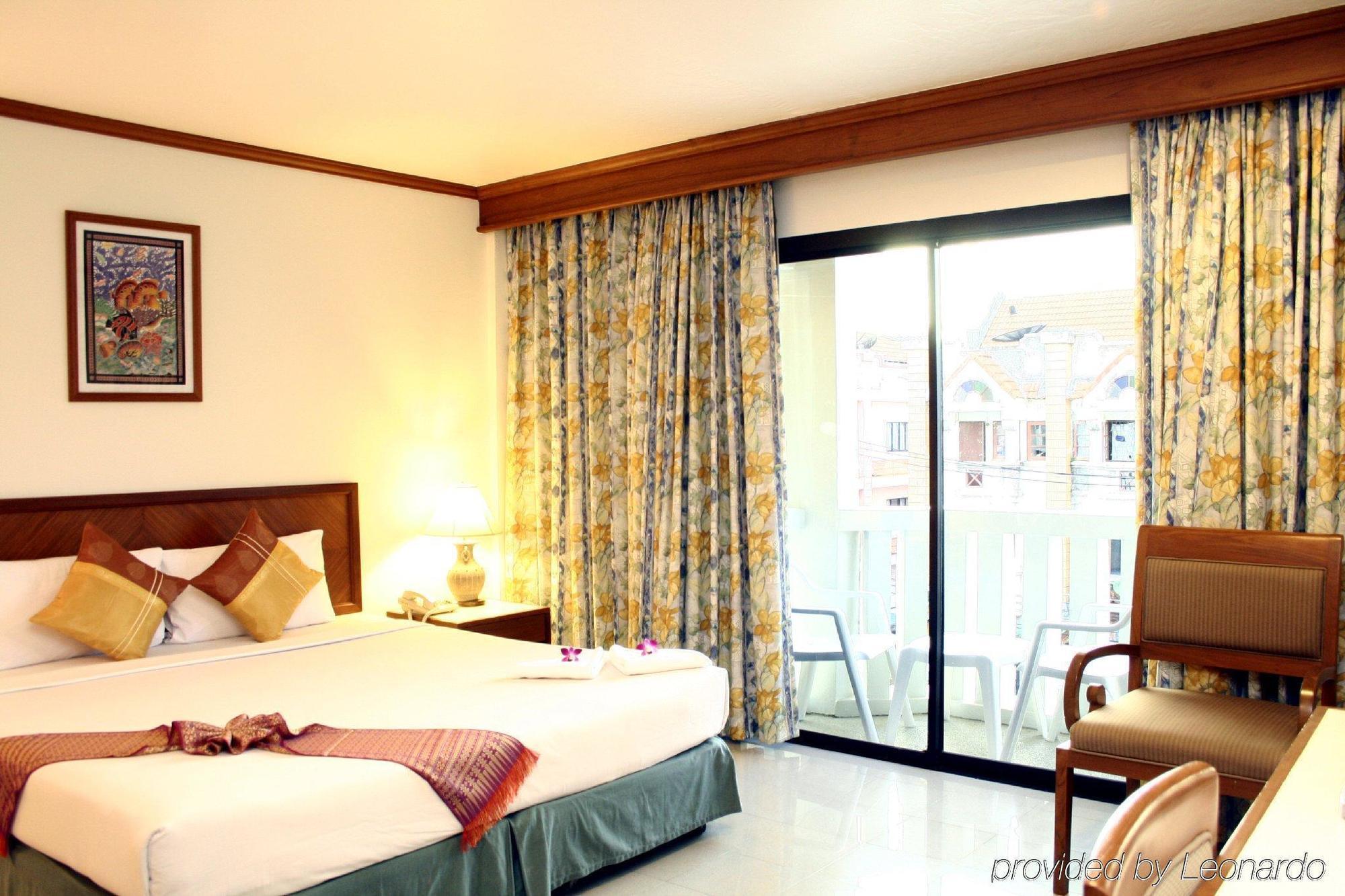 Rattana Beach Hotel Karon Ngoại thất bức ảnh