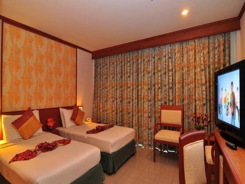 Rattana Beach Hotel Karon Ngoại thất bức ảnh