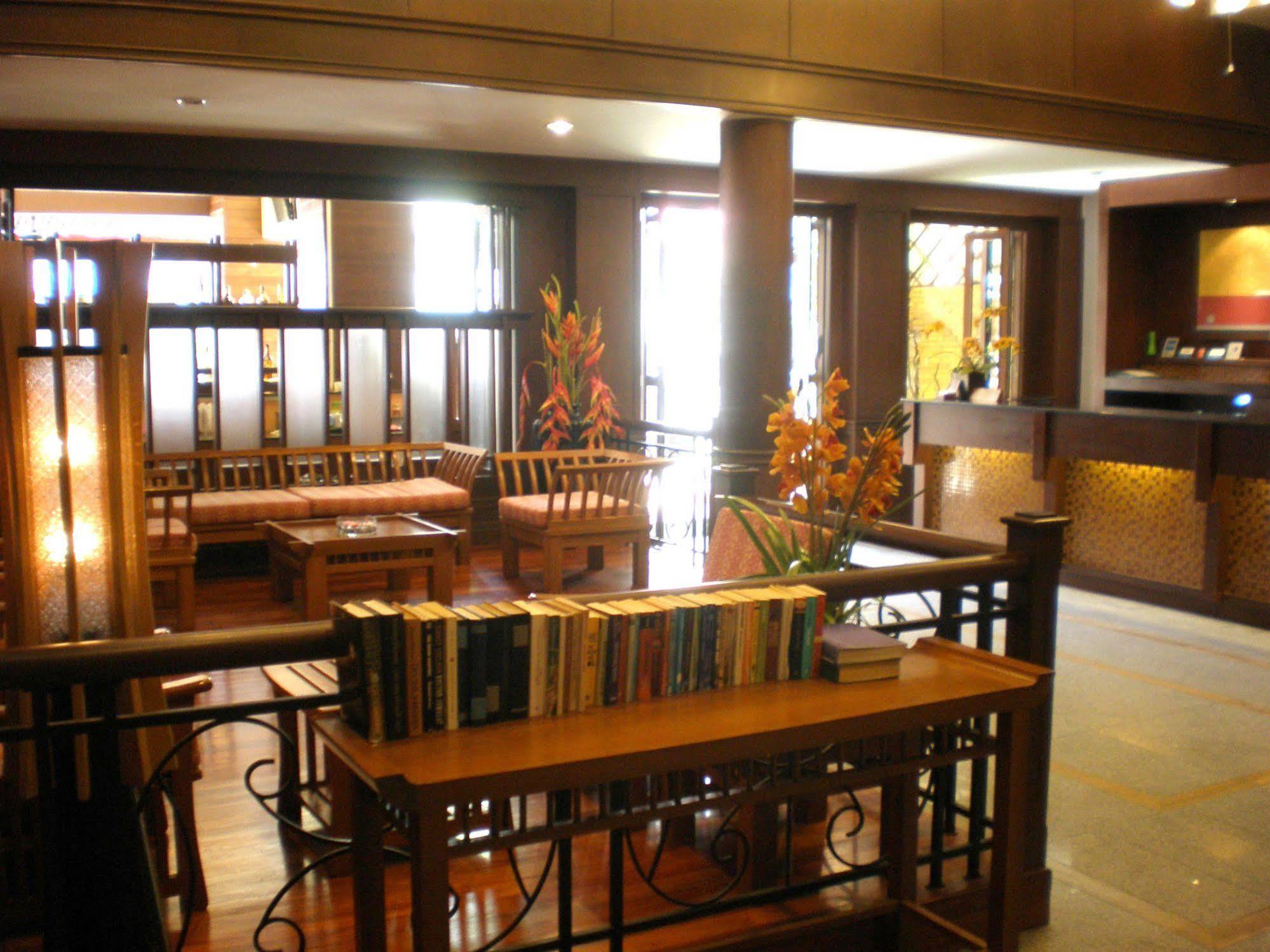 Rattana Beach Hotel Karon Ngoại thất bức ảnh