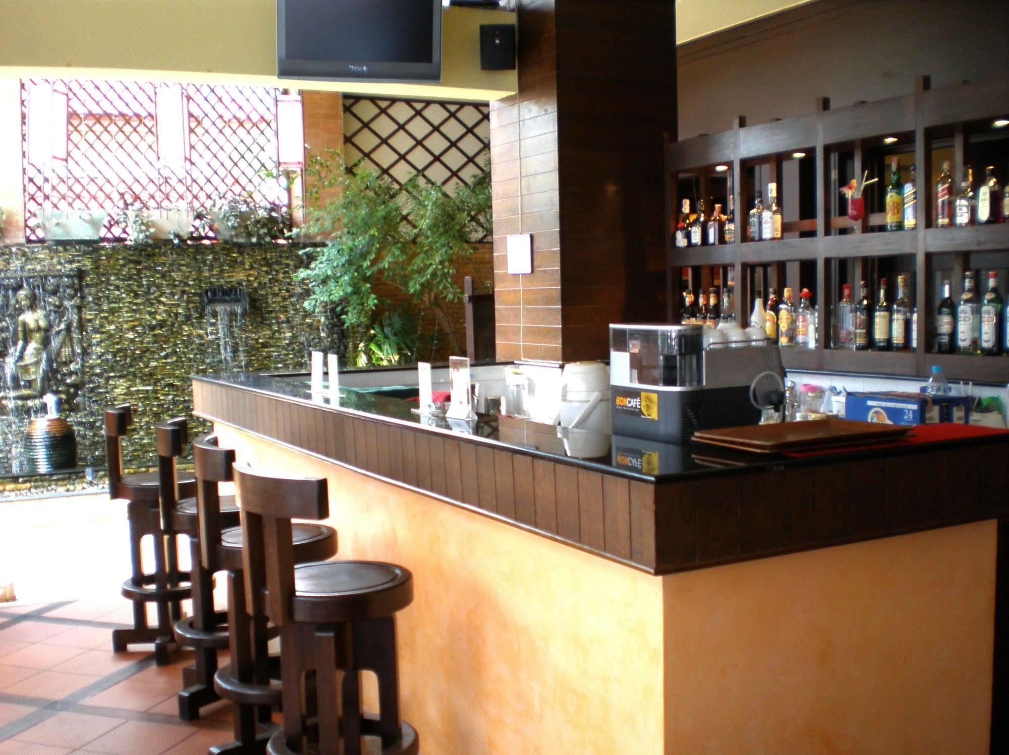 Rattana Beach Hotel Karon Ngoại thất bức ảnh