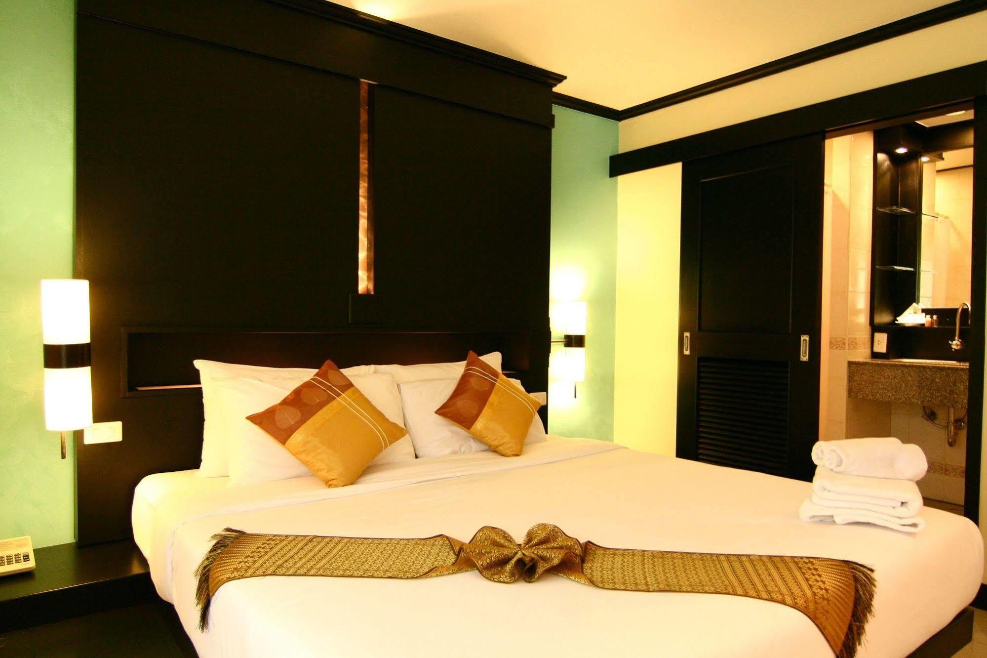 Rattana Beach Hotel Karon Ngoại thất bức ảnh