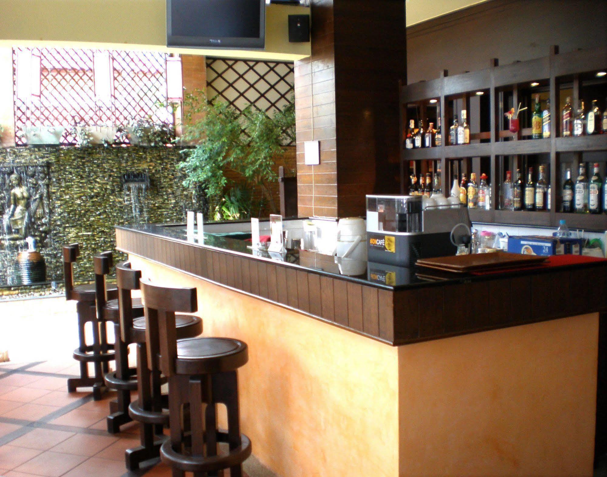 Rattana Beach Hotel Karon Ngoại thất bức ảnh