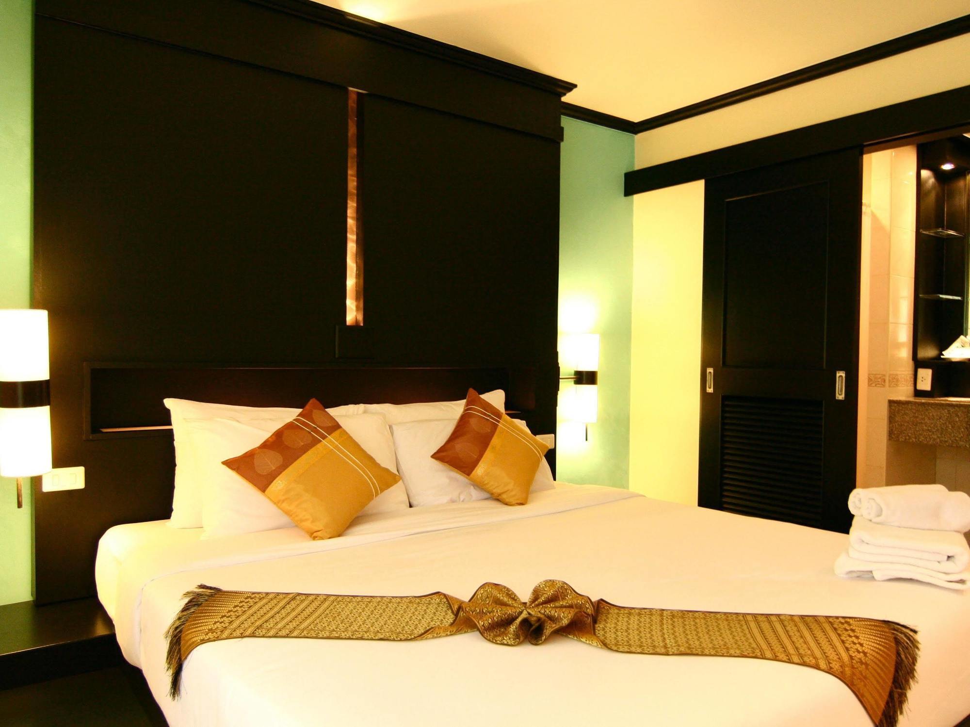 Rattana Beach Hotel Karon Ngoại thất bức ảnh