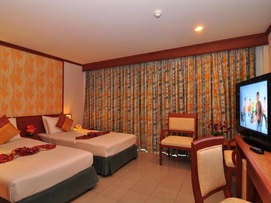 Rattana Beach Hotel Karon Ngoại thất bức ảnh